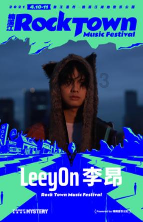 贵州安顺,沪昆线高架桥上看火车,妹子从早看到晚,真过瘾!