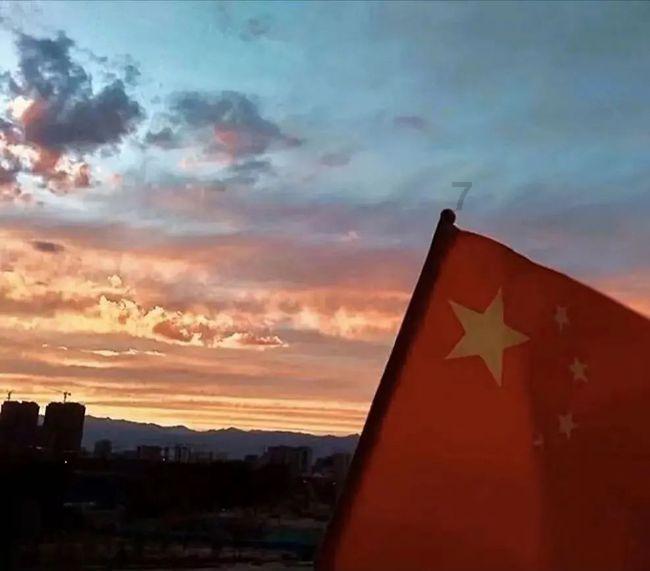两个身边的朋友吵起来说要打对分，我又是跟她们认识的 我要站那边?游戏画面