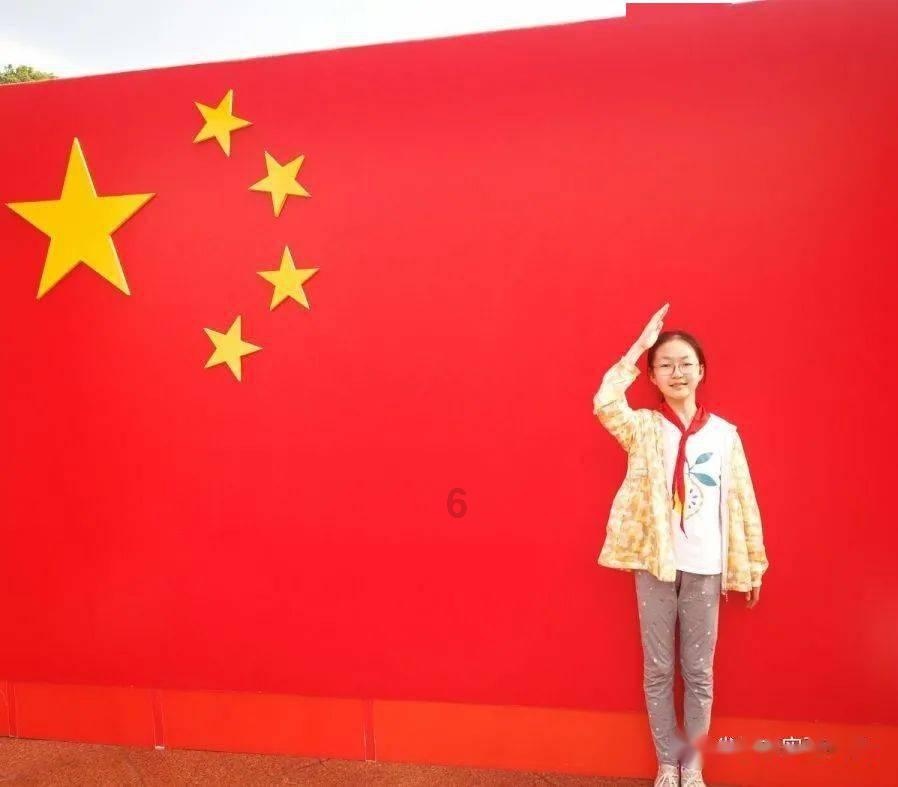 张艺凡首次单独跳舞，当她扔掉红裙后，那双大长腿把粉丝看呆了
