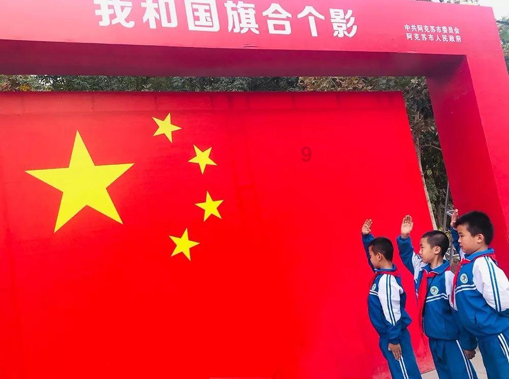 朱元璋问沈万三,桌上的猪蹄叫什么名?沈万三靠“3字”保住性命