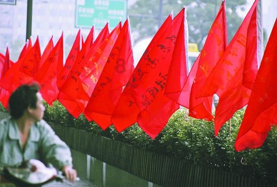 寒夜街头 民警在十公里外找到失联老人
