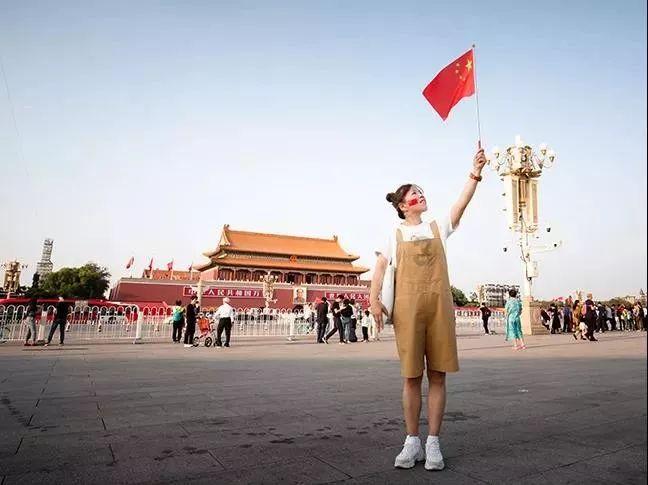 醉汉和狗单挑，民警苦苦相劝，醉酒对生活的影响有多大呢？游戏画面