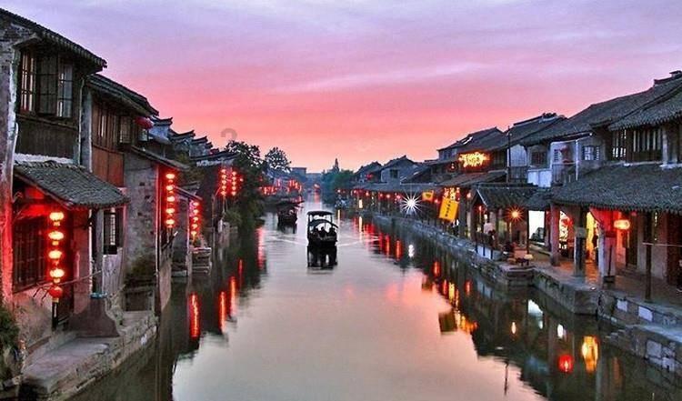 如果买家对一件商家包邮的商品要求7天无理由退货，且并非商品质量问题引起的，退货的邮费如何分配？游戏画面