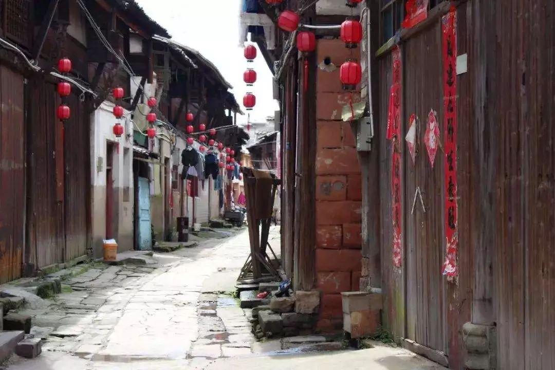 匆忙离开