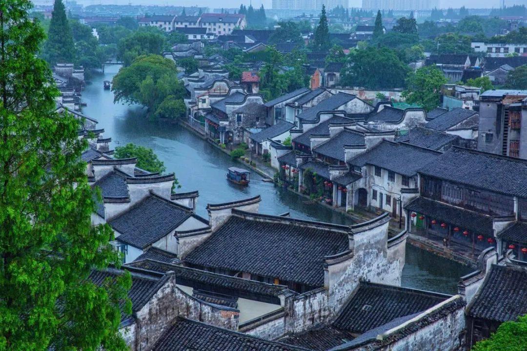 无限翻滚小球
